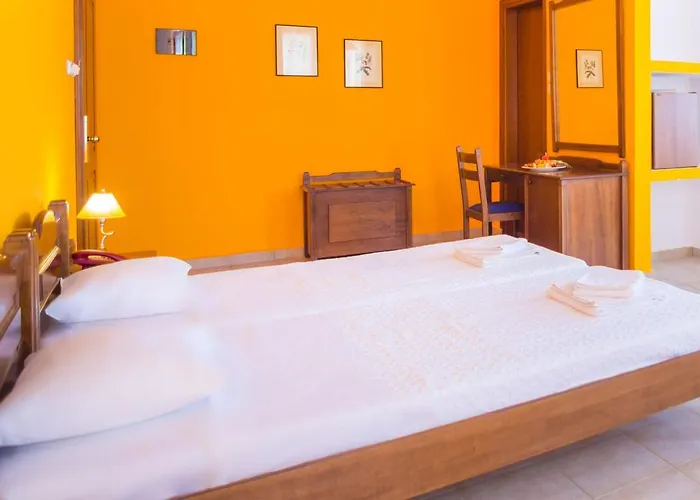 Roxani Maroneia (Crete)