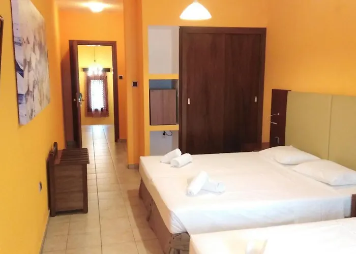 Roxani Maroneia (Crete)