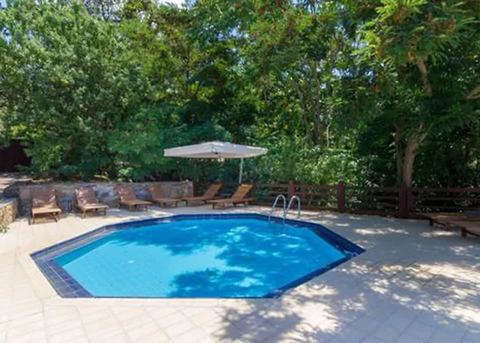 Roxani Maroneia (Crete)