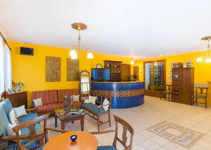 Roxani Otel Maroneia (Crete)